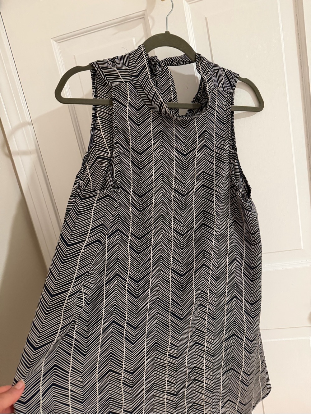 Mock Neck Chevron Print Sleeveless Mini Dress - Dark Navy & White